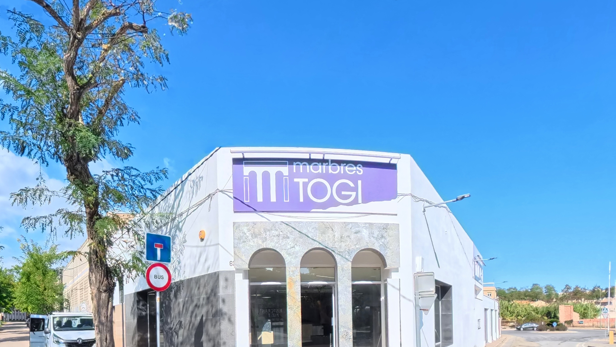 Marbes Togi colabora con renombrado diseñador de interiores
